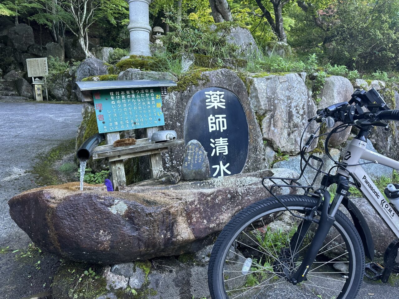 美味しい湧水を汲みます
