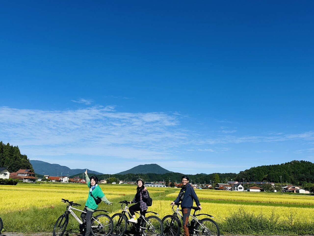 田んぼと寒曵山